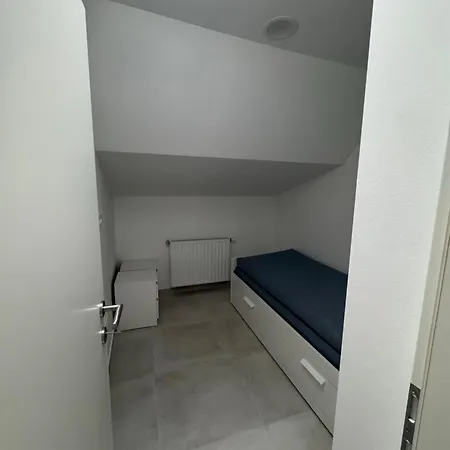 Apartmaji Vanja - 4 Sobno Apartamento